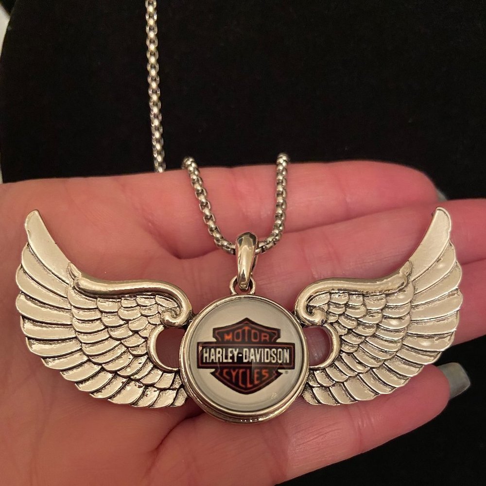 Harely Wing Snap Necklaces - Picture 2 of 6